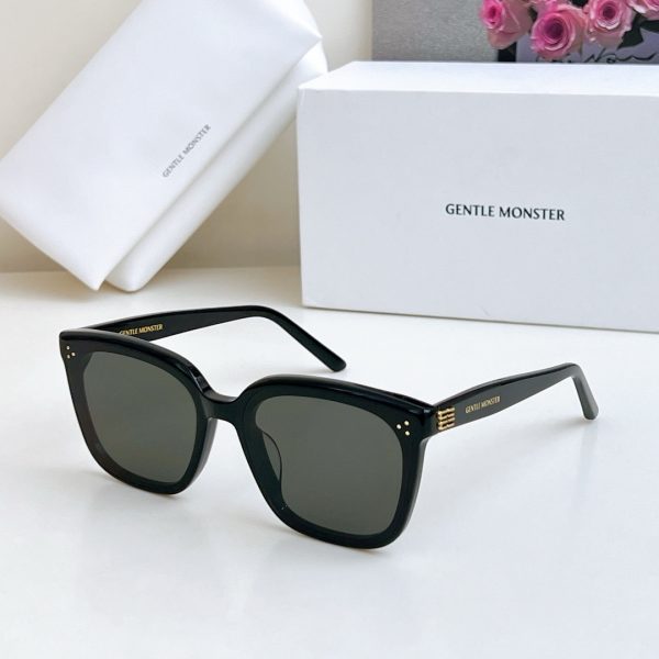 GENTLE MONSTE* Eyewear SIZE: 64-18-147