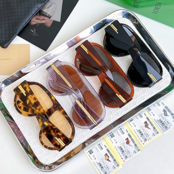 BOTTEG* VENE*A Eyewear SIZE: 132-1-129