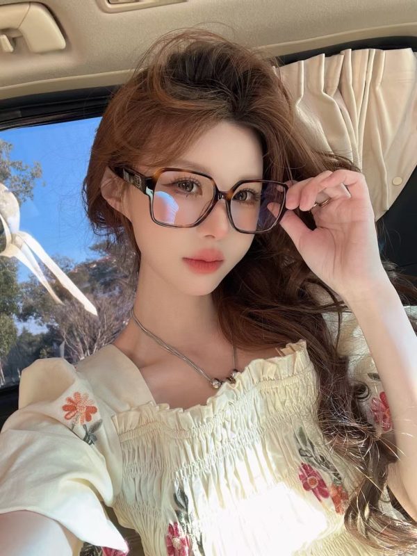 CC* Eyewear SIZE: