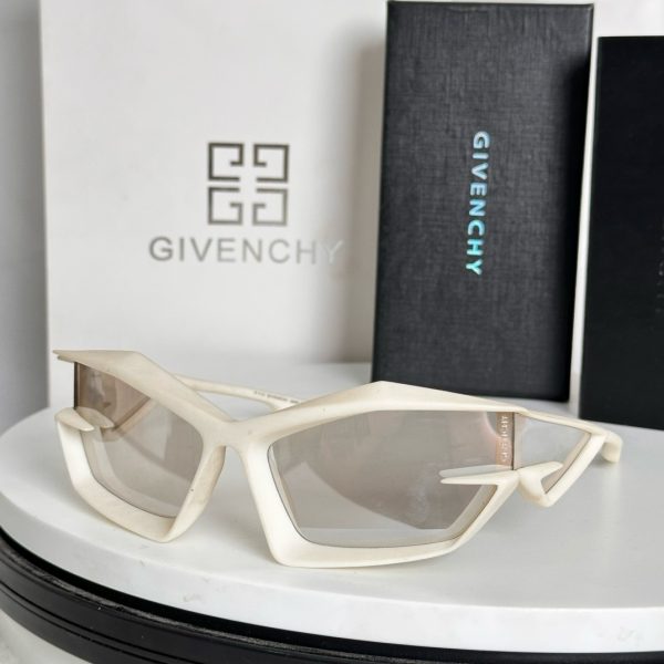 GIVENCH* Eyewear SIZE: