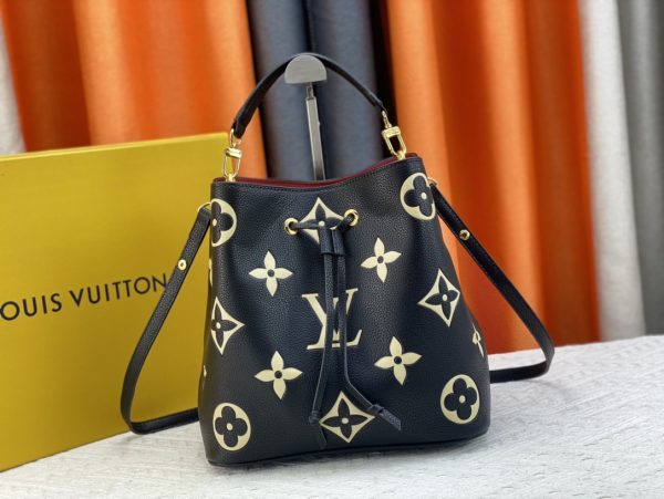 4 Color M45555 Woman Handbag 26.0 X 26.0 X 17.5Cm