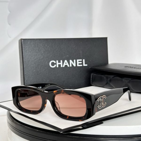 CC* Eyewear SIZE: 52-19-140