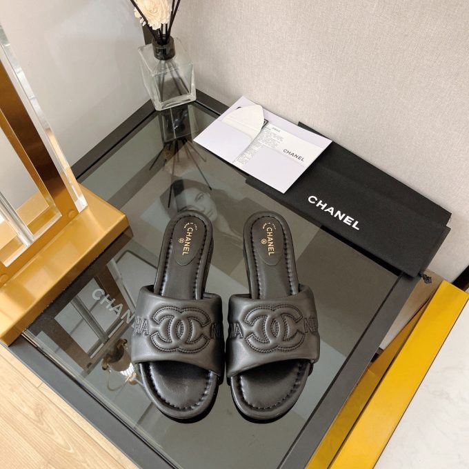 Stylish Soft Women's Slippers - Image 2