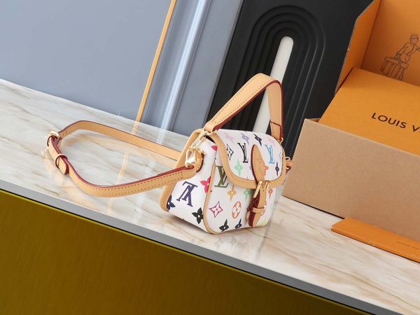 2025 New M14194 High Quality 19×10.5X6Cm 3Colorful Real Leather Handbag With Magnetic Snap Bb-928071