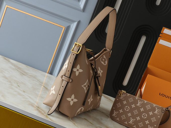 M24141 M46288 M46293 M46277 M46298 M46203 Classic Top Quality 29X24X12Cm Khaki Real Leather Adjustable Strap Handbag With Square Pocket Charm Bb-921595 - Image 3