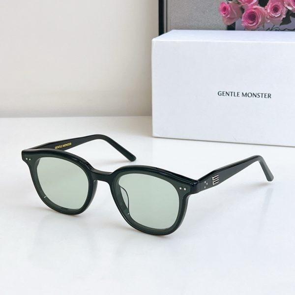 GENTLE MONSTE* Eyewear SIZE: 64-18-147