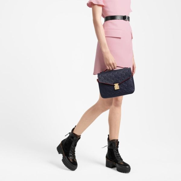 L hot sale Pochette Metis M44875