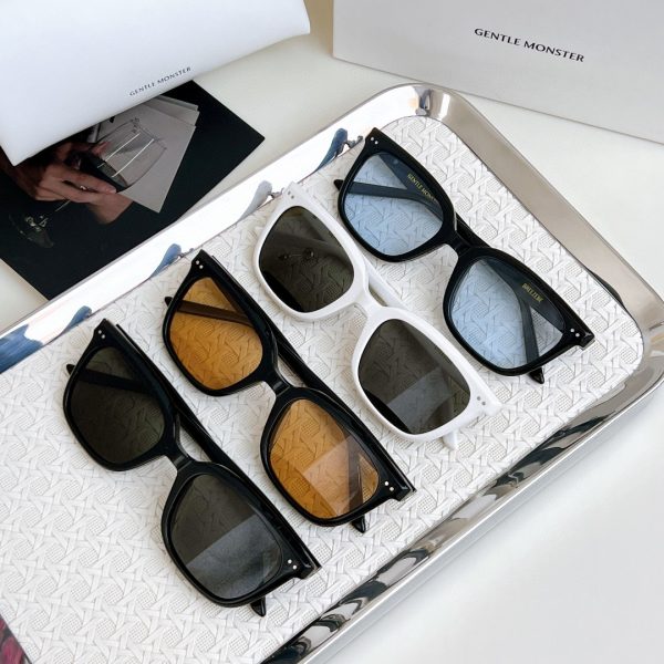 GENTLE MONSTE* Eyewear SIZE: 56-18-145