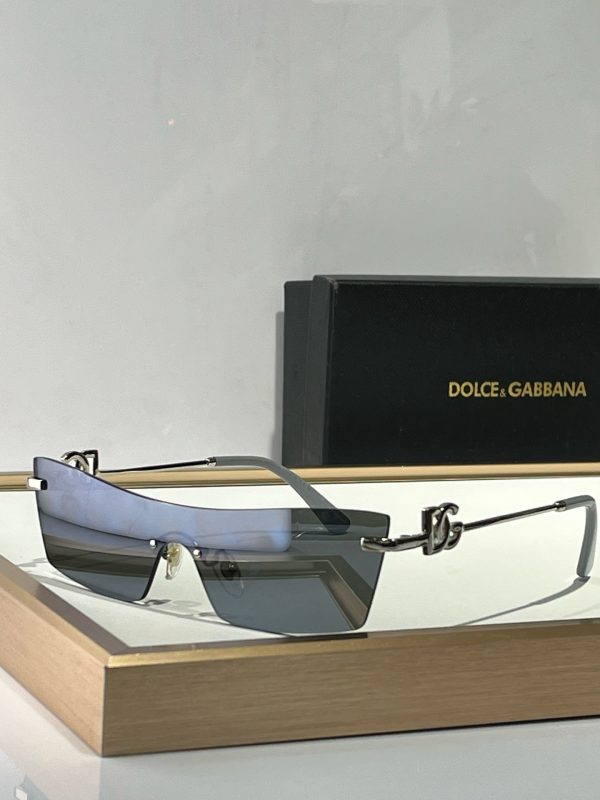 D*G Eyewear SIZE: 137-37-145