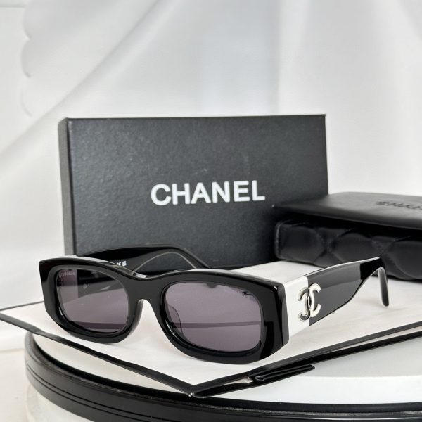 CC* Eyewear SIZE: 52-19-140