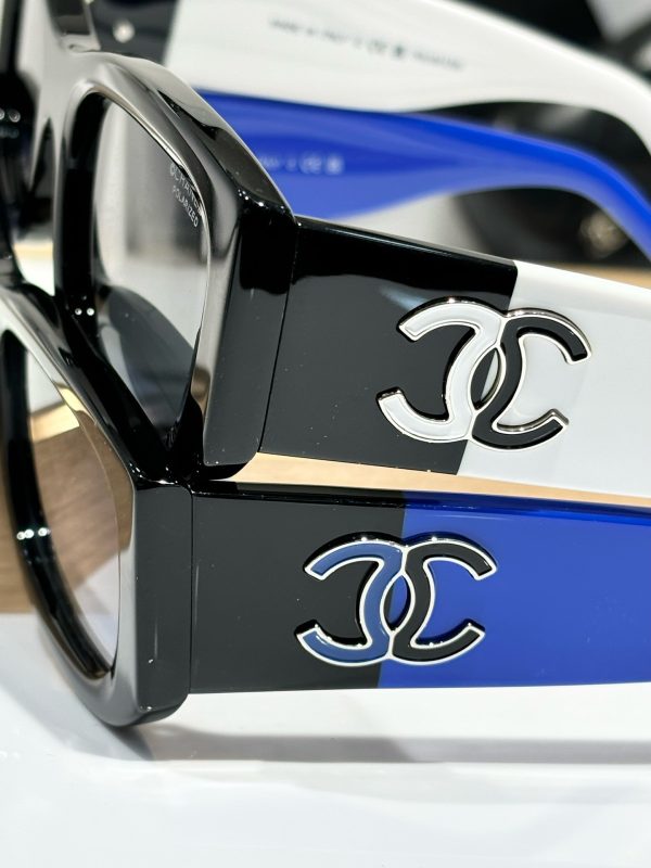 CC* Eyewear SIZE: 52-19-140