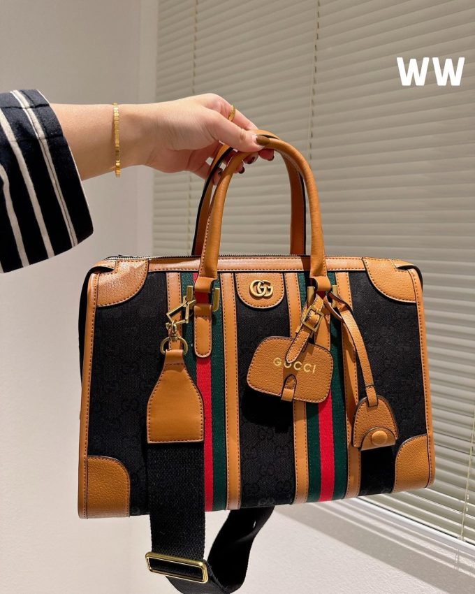 GC451 Bauletto Medium Top Handle Bag / 13.4"W x 9.4"H x 7.1"D - Image 5