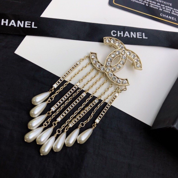 Cc brooch 0091