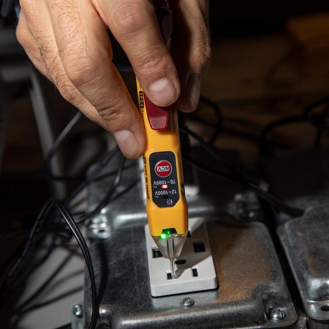 Klein Tools NCVT2P Dual Range Non-Contact Voltage Tester 12 - 1000V AC - Image 6