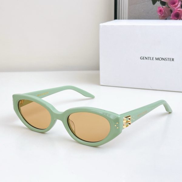 GENTLE MONSTE* Eyewear SIZE: 53-21-146