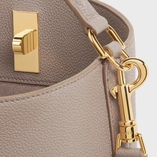 BUCKET 16 BAG IN SUPPLE GRAINED CALFSKIN PEBBLE