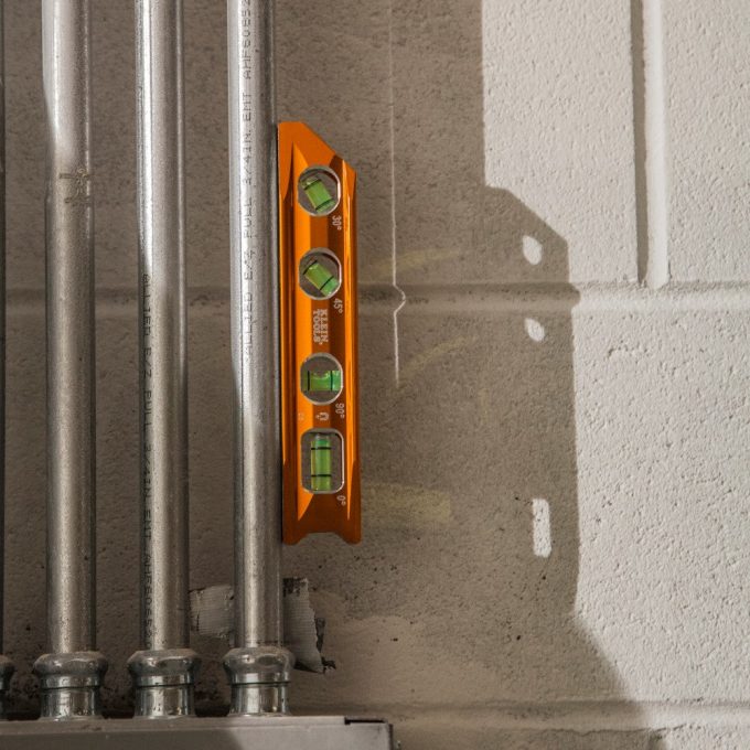 Klein Tools 935RB Torpedo Billet High-Viz Level with Rare Earth Magnet and Tapered Nose - Image 8