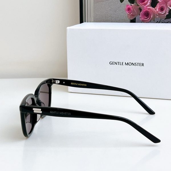 GENTLE MONSTE* Eyewear SIZE: 56-18-145