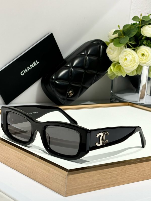 CC* Eyewear SIZE: 52-19-140