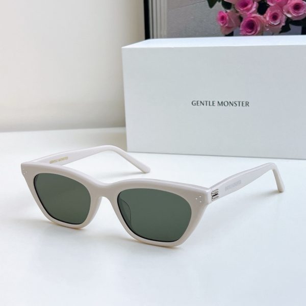 GENTLE MONSTE* Eyewear SIZE: 52-20-147