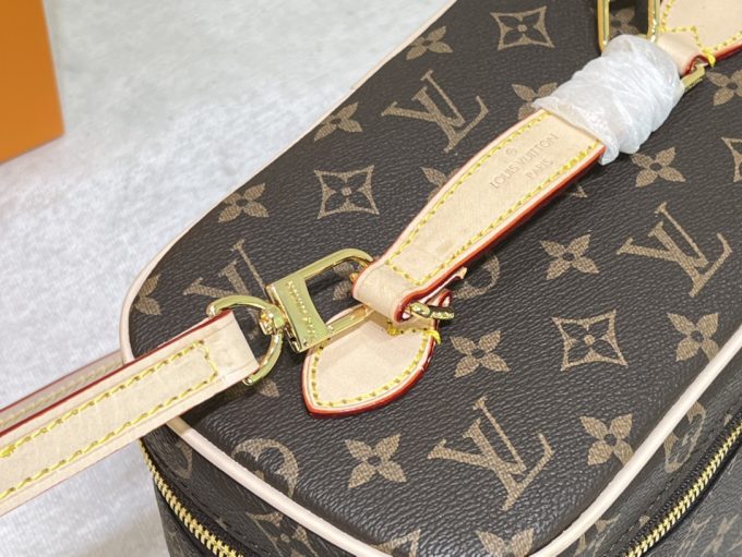 M42265 Handbag 24.0 X 18.0 X 14.5 Cm - Image 5