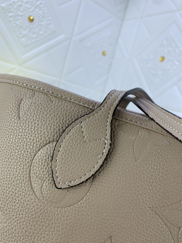 12 Color M45686 M58907 M46329 M21579 M45685 M46676 M40995 Handbag 31.0 X 28.0 X 14.0Cm