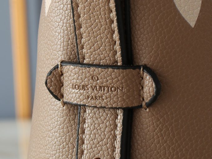 M24141 M46288 M46293 M46277 M46298 M46203 Classic Top Quality 29X24X12Cm Khaki Real Leather Adjustable Strap Handbag With Square Pocket Charm Bb-921595 - Image 6
