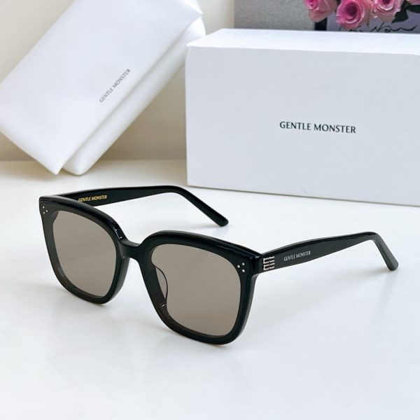 GENTLE MONSTE* Eyewear SIZE: 64-18-147