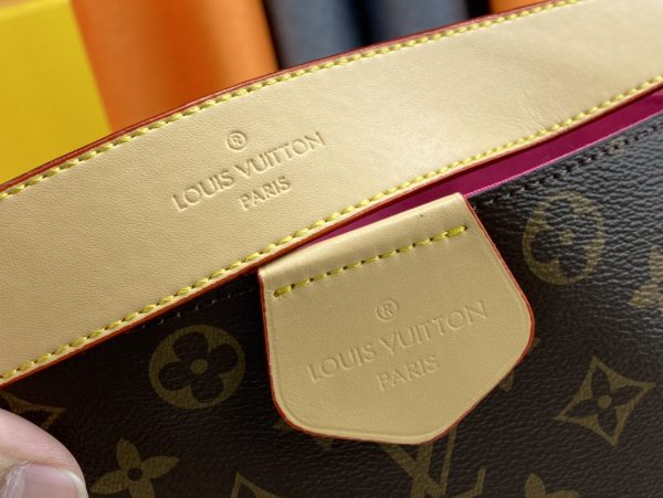 44045 43704 43701Handbag 30×9.5X29Cm