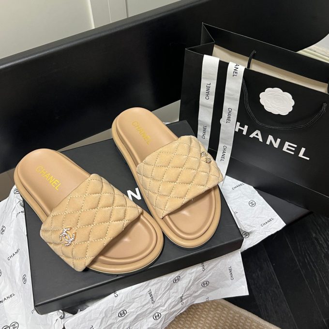 Diamond Logo Slippers - Image 10