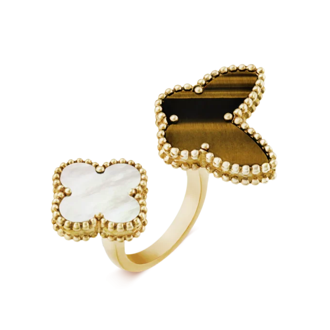 Lucky Alhambra between the fingers ring