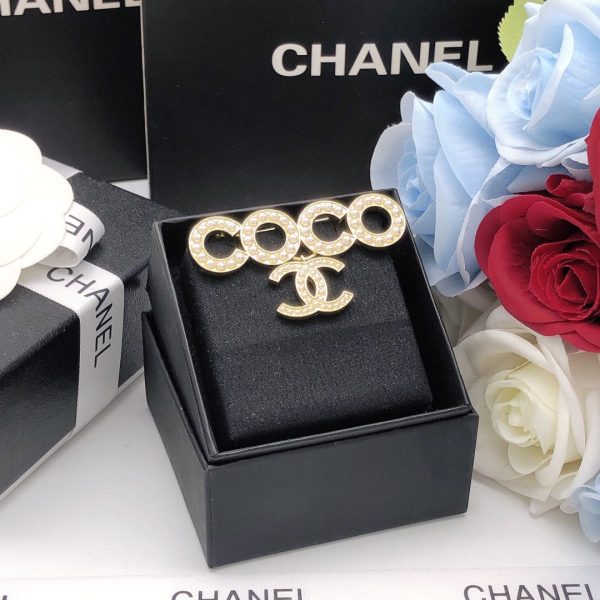 Cc brooch 0078