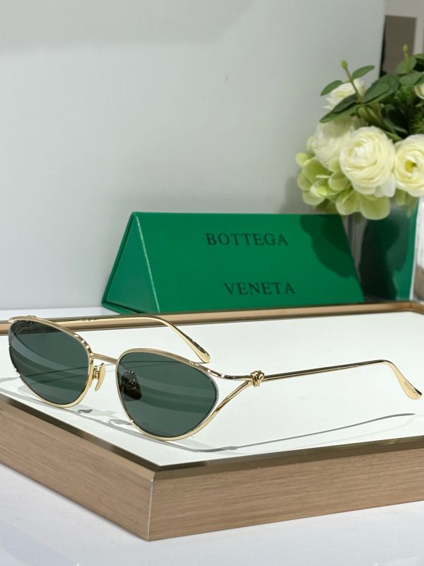 BOTTEG* VENE*A Eyewear SIZE: 57-19-130