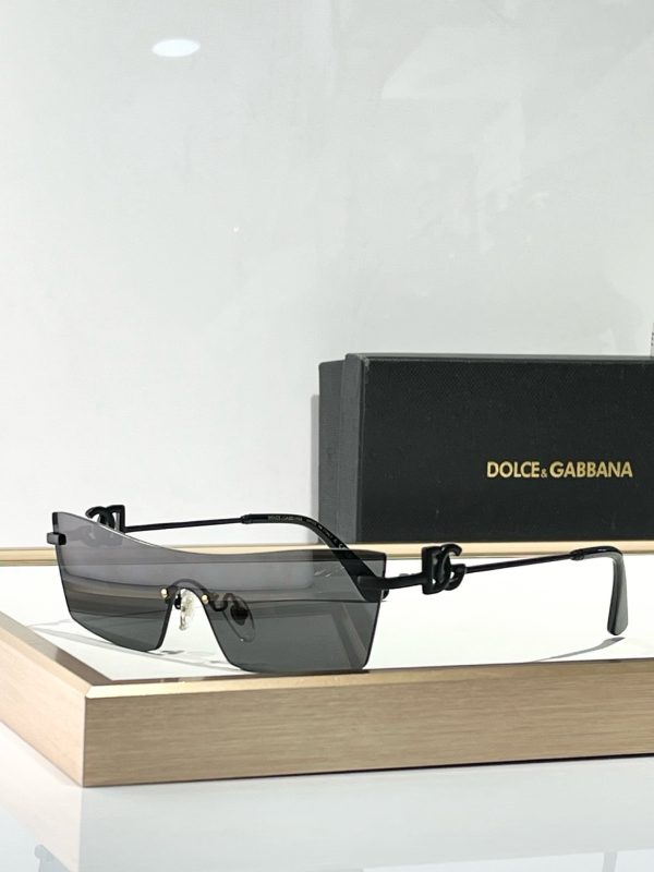 D*G Eyewear SIZE: 137-37-145