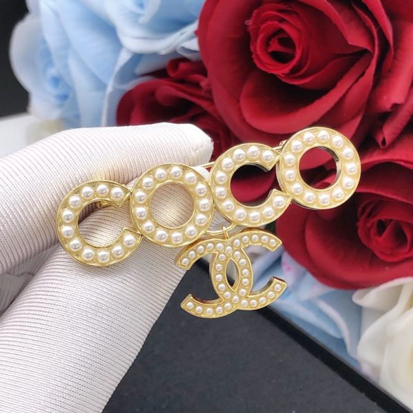 Cc brooch 0078
