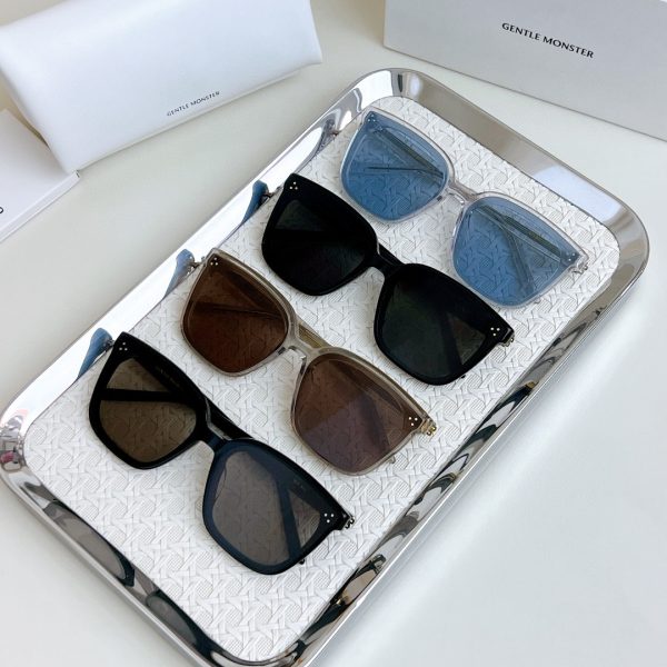 GENTLE MONSTE* Eyewear SIZE: 64-18-147
