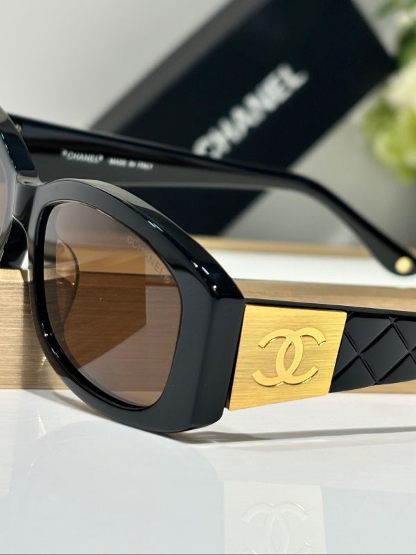CC* Eyewear SIZE: 52-18-145
