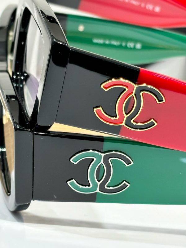 CC* Eyewear SIZE: 52-19-140