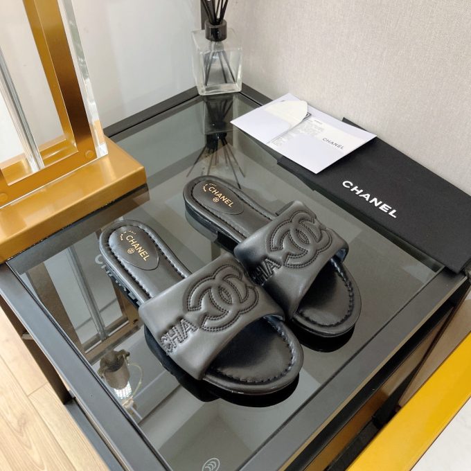 Stylish Soft Women's Slippers - Image 3