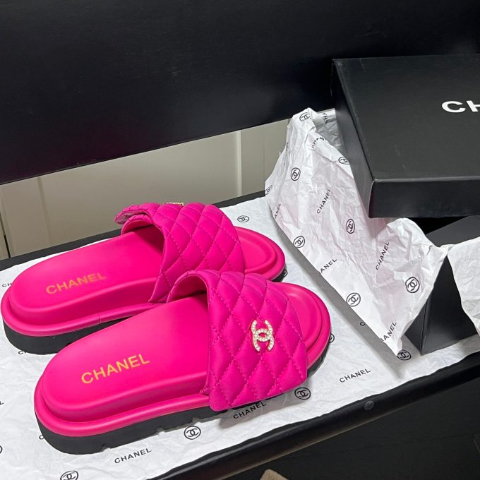 Diamond Logo Slippers - Image 3