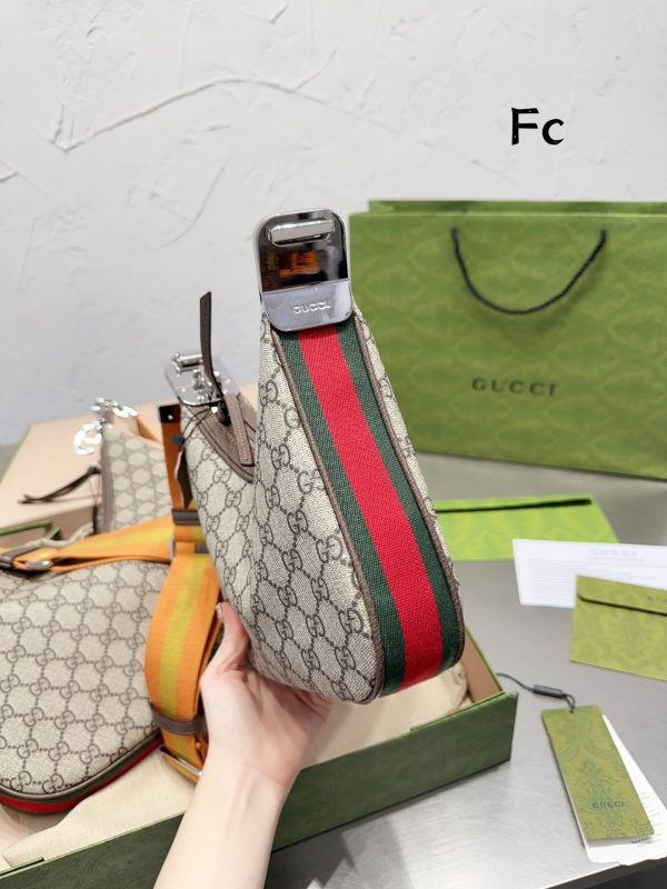 GC484 Gc Attache Small/Large Shoulder Bag