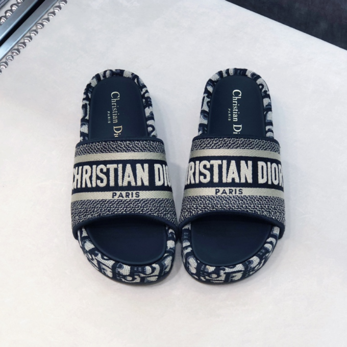 Classic Embroidered Platform Slippers - Image 3