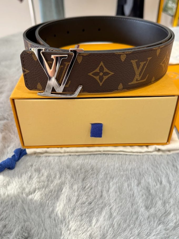 classic old flower belt with bright silver buckle