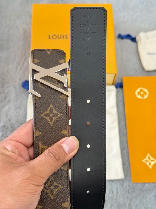 classic old flower belt with bright silver buckle