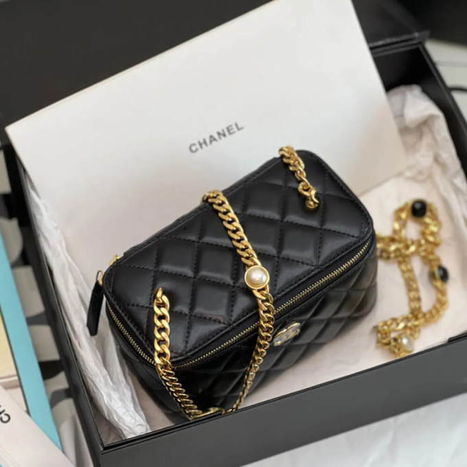 CC VANITY WITH CHAIN - Image 2