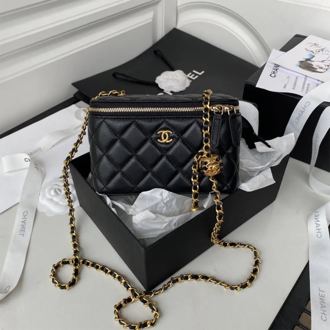 CC VANITY WITH CHAIN BAG - Image 2
