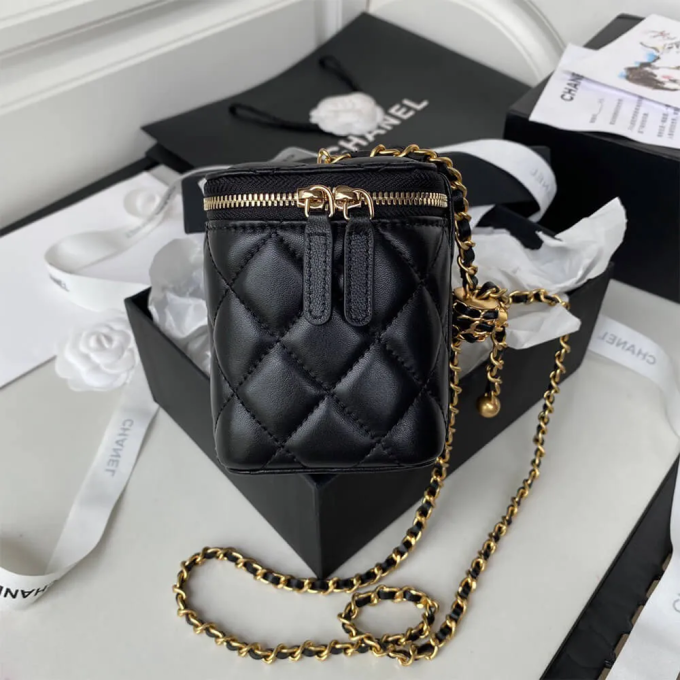 CC VANITY WITH CHAIN BAG - Image 3