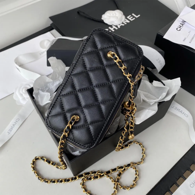CC VANITY WITH CHAIN BAG - Image 5