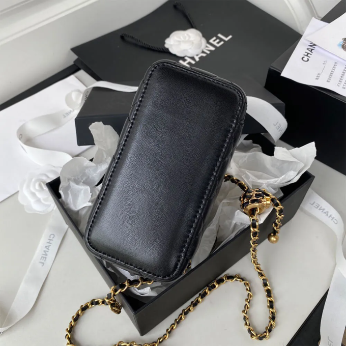 CC VANITY WITH CHAIN BAG - Image 6