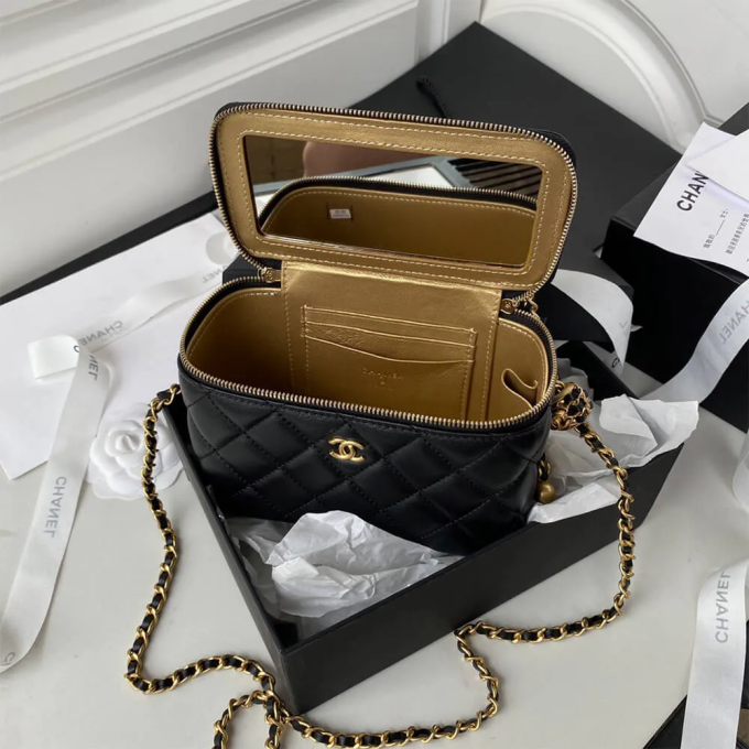 CC VANITY WITH CHAIN BAG - Image 8